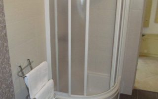 Large apartment - bathroom, ground floor